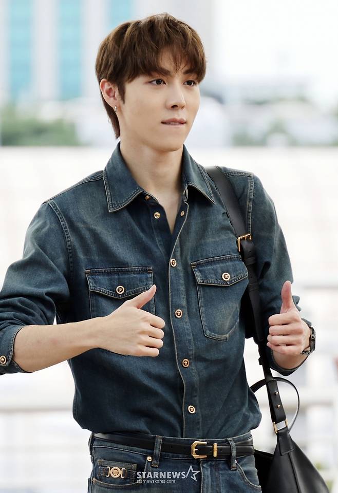 그룹 올데이프로젝트(ALLDAY PROJECT) 우찬이 이탈리아 밀란에서 열리는 '베르사체 SS26 행사' 참석 차  25일 오전 인천국제공항을 통해 출국하고 있다. 2025.09.25 /사진=임성균 tjdrbs23@