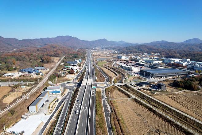 착공 8년 만에 완전 개통한 충청내륙고속화도로 [충북도 제공. 재판매 및 DB 금지]