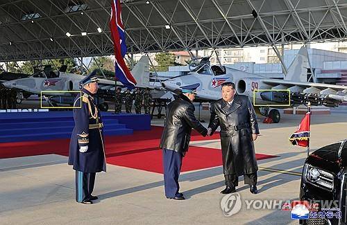 '북한판 타우러스' 추정 미사일 포착     (평양 조선중앙통신=연합뉴스) 북한 조선중앙통신이 2025년 11월 30일 공개한 북한 공군 창설 80주년 기념행사에서 전투기 수호이(SU)-25 등에 장착된 형태로 처음 포착된 미사일(노란색 네모안). 우리 공군이 운용하는 독일산 장거리 공대지 미사일 '타우러스'와 외형이 비슷하다. 2025.11.30 
    [국내에서만 사용가능. 재배포 금지. For Use Only in the Republic of Korea. No Redistribution]
   nkphoto@yna.co.kr