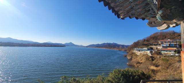 팔각정에서 바라본 낙동강과 곡강마을.