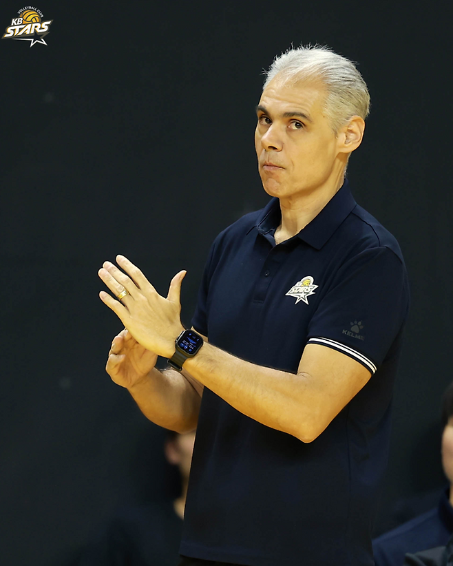 레오나르도 카르발류 감독