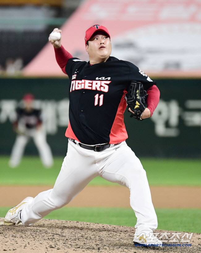 28일 인천 SSG랜더스필드에서 열린 KBO리그 SSG와 KIA의 경기. 투구하고 있는 KIA 조상우. 인천=송정헌 기자songs@sportschosun.com/2025.08.28/