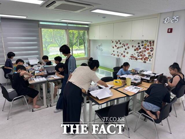 천안시 '다함께돌봄센터 프로그램 활동' 모습. /천안시