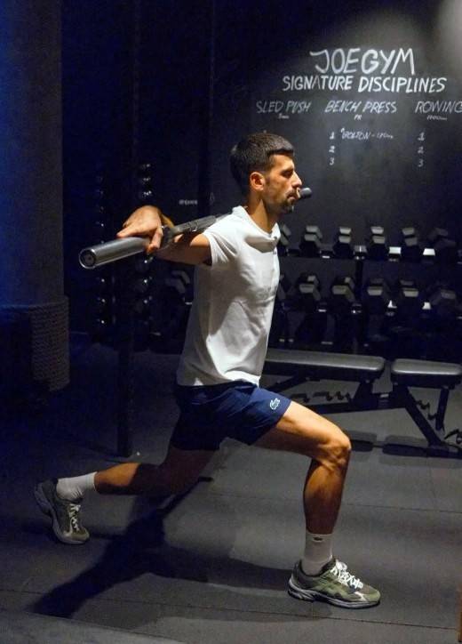 오프 시즌 동안 최상의 몸 상태를 만들고 있는 조코비치.