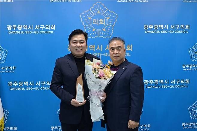 전승일 광주 서구의회 의장은 지역 소상공인 발전과 지역경제 활성화에 기여한 공로로 광주광역시 소상공인연합회로부터 감사패를 받았다. 전승일 의원실 제공