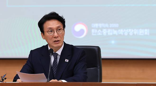 김민석 국무총리가 지난달 10일 서울 종로구 정부서울청사에서 열린 2050 탄소중립녹색성장위원회 전체회의에서 발언하고 있다. /뉴스1