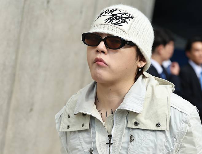 랩퍼 노엘이 지난 2023년 9월 5일 서울 중구 동대문 DDP에서 열린 ‘2024 S/S 서울패션위크’ 비엘알(BLR) 컬렉션에 참석하고 있다. /뉴스1