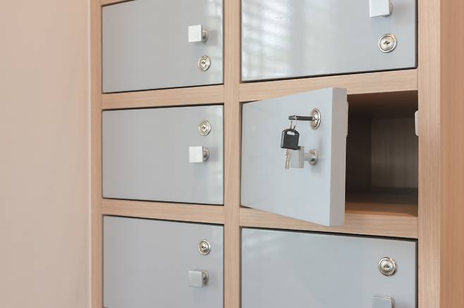 중국에서 추리 소설을 즐겨 보던 한 여학생이 작품 속 아이디어를 실제 상황에 적용해 학교 휴대전화 보관함의 암호를 알아낸 일이 알려지면서 관심을 끌고 있다. 사진=게티이미지