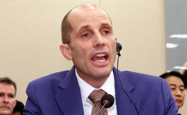 해롤드 로저스 쿠팡 임시대표가 31일 국회 쿠팡 연석 청문회에서 의원들의 물음에 답하고 있다. 김경호 선임기자 jijae@hani.co.kr