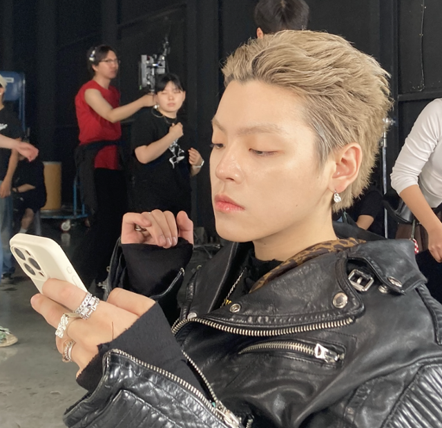 고(故) 장제원 전 의원의 아들인 래퍼 노엘(장용준)이 과거 무면허 음주운전 및 경찰 폭행 혐의 등으로 구치소 생활을 했을 당시를 회상하며 부모님에 대한 미안함을 털어놨다. 노엘 SNS