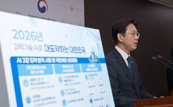 배경훈 부총리가 지난 12일 정부세종청사 과기정통부 기자실에서 2026년 업무보고 관련 브리핑을 하고 있다. [사진=과기정통부]
