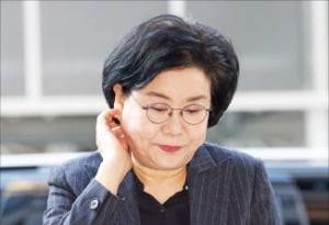 이혜훈 초대 기획예산처 장관 후보자가 30일 서울 다동 예금보험공사에 마련된 인사청문회 준비 사무실로 출근하고 있다.  뉴스1