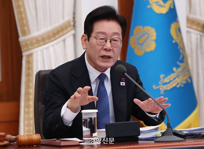 이재명 대통령이 지난 30일 청와대에서 국무회의를 주재하며 발언하고 있다. 김창길 기자