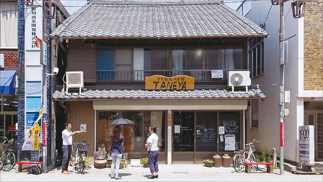 공유형 상업 공간 ‘타네야’는 쇠퇴한 상점가를 되살린 소규모 상권 재생 사례로 꼽힌다. (타네야 제공)