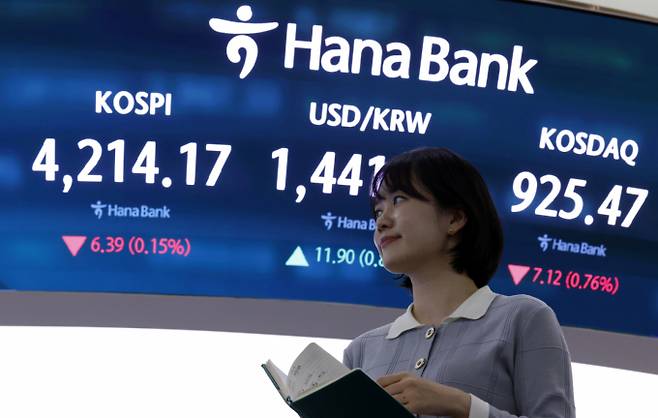 사진은 지난 30일 서울 중구 하나은행 딜링룸. /사진=뉴스1