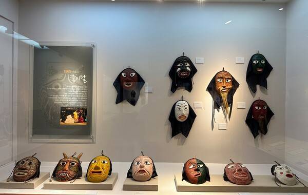 고성탈박물관에 전시된 종이탈.