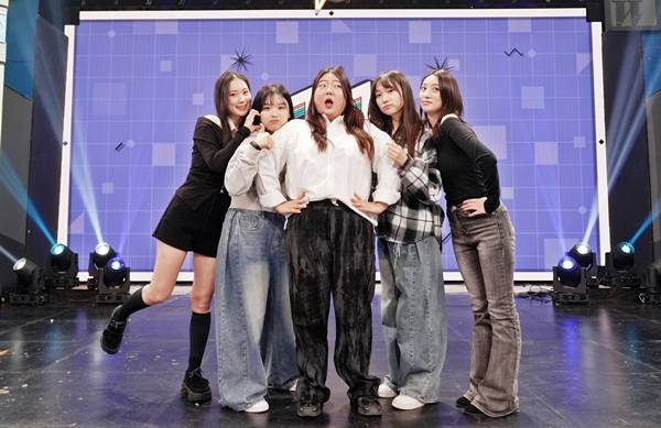 KBS 2TV '개그콘서트'의 황혜선(사진 맨 왼쪽부터 오른쪽으로), 손유담, 김가은, 서성경, 손민경, 손민경./사진제공=KBS 2TV '개그콘서트'