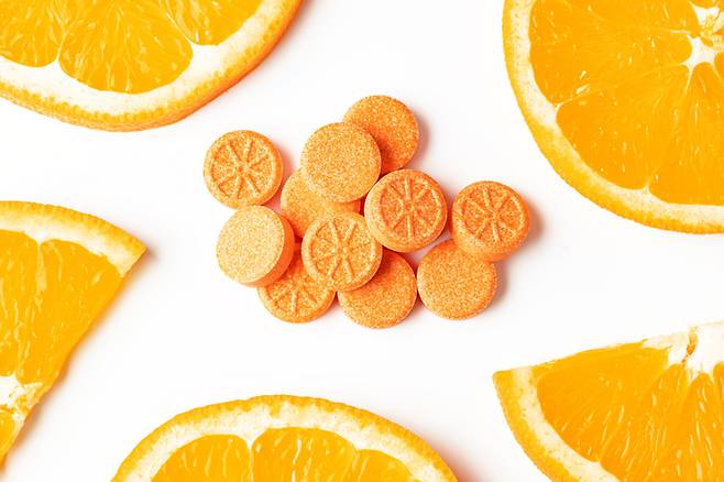 비타민C는 활성산소를 억제해주는 대표적인 황산화제로, 운동 전후 꾸준히 복용하면 활성산소가 생성되는 것을 억제할 수 있다. 사진= 게티이미지뱅크