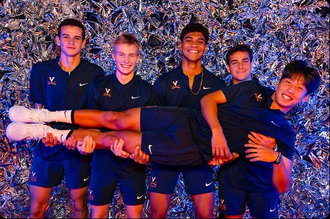 팀원들과 세리머니를 한 김장준 / 김장준 제공