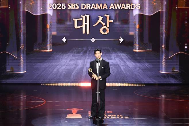 ‘2025 SBS 연기대상’ 이제훈 대상