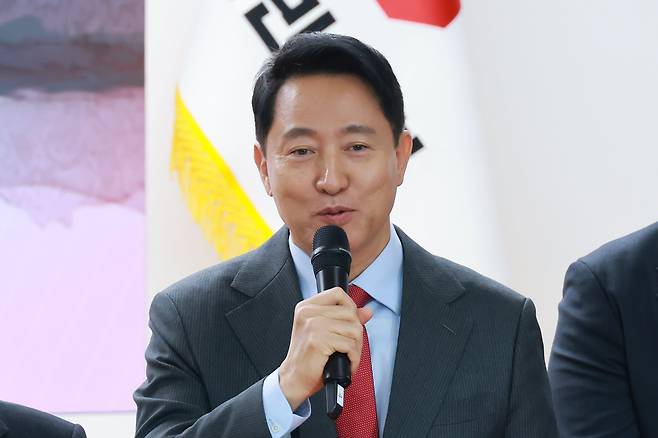 오세훈 서울시장이 1일 서울 여의도 국민의힘 중앙당사에서 열린 신년인사회에 참석해 인사말하고 있다./연합뉴스