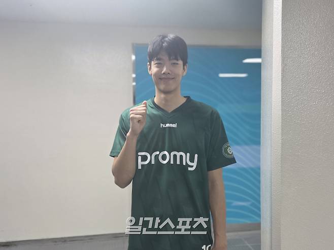 DB 김보배가 지난달 31일 부산사직체육관에서 열린 KCC와의 2025~26 LG전자 프로농구 정규리그 원정경기를 마친 뒤 인터뷰에 응하고 있다. 부산=김우중 기자