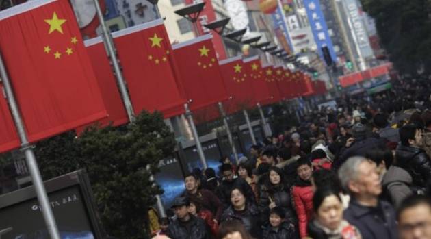 중국 최대 명절인 춘제(春節·설)를 맞아 상하이의 한 상점가가 사람들로 붐비고 있다. [사진=연합뉴스]