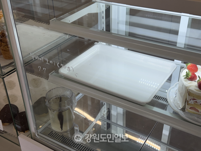 ▲ 1일 찾은 원주의 한 카페. 오픈 1시간 만에 ‘두쫀쿠’가 품절됐다. 최우은 기자