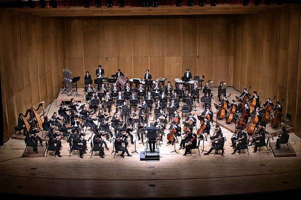 ‘제1회 부산 메세나 신년음악회’ 무대에 오르는 울산시립교향악단.  부산메세나협회 제공