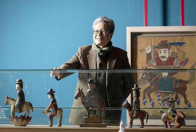 Cheon Jin-gi, chair of the Korea Heritage Service’s intangible heritage committee, poses for a photo during an interview with the JoongAng Sunday at the National Folk Museum of Korea in central Seoul on Dec. 24, 2025. [JOONGANG SUNDAY]