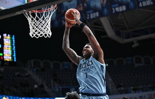 덩크 하는 네이던 나이트. 사진[연합뉴스]