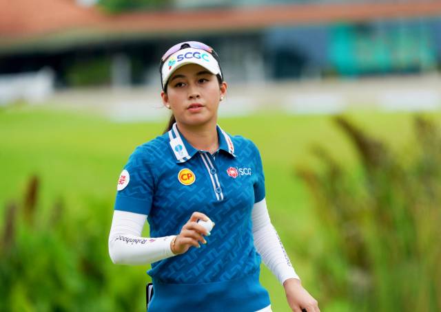 갤러리에게 인사하고 있는 지노 티띠꾼. 사진 제공=AGLF