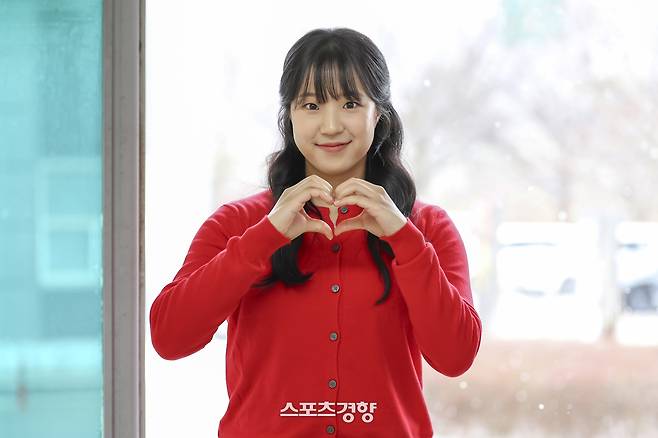 신유빈이 지난달 27일 당진실내체육관에서 스포츠경향과 만나 자신이 꿈꾸는 2026년을 이야기하고 있다. 월간탁구 제공