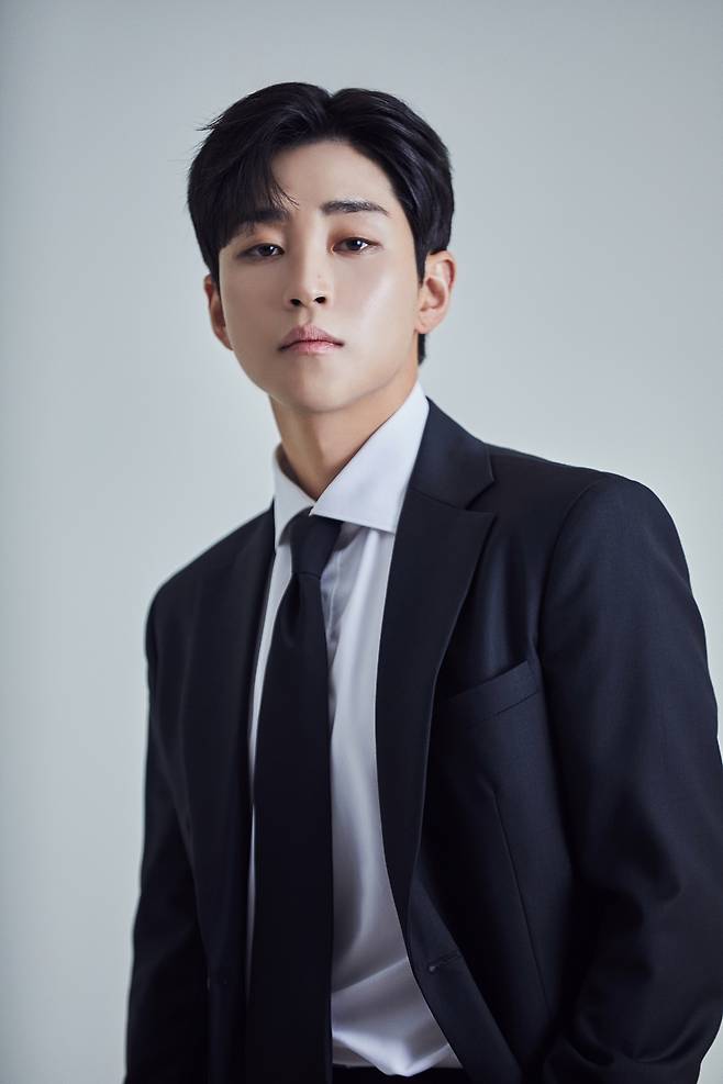 딘딘. 슈퍼벨컴퍼니