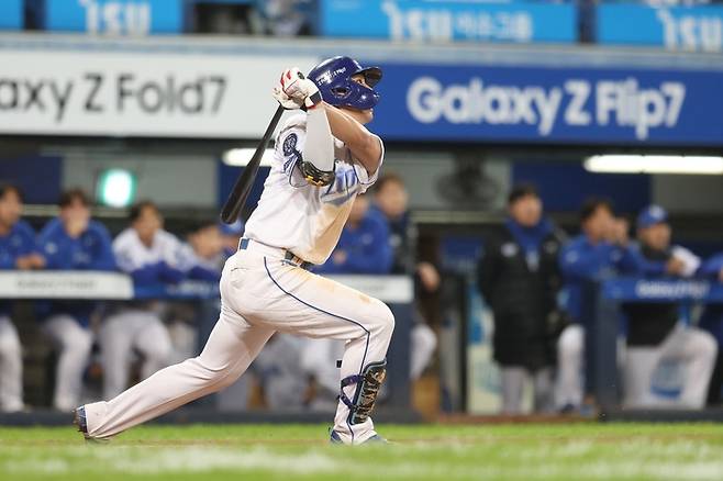 홈런 치고 있는 삼성 라이온즈 김영웅. <삼성 라이온즈 제공>