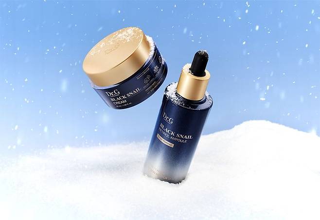 블랙 스네일 크림 및 블랙 스네일 레티놀 앰플 제품. ⓒ고운세상코스메틱