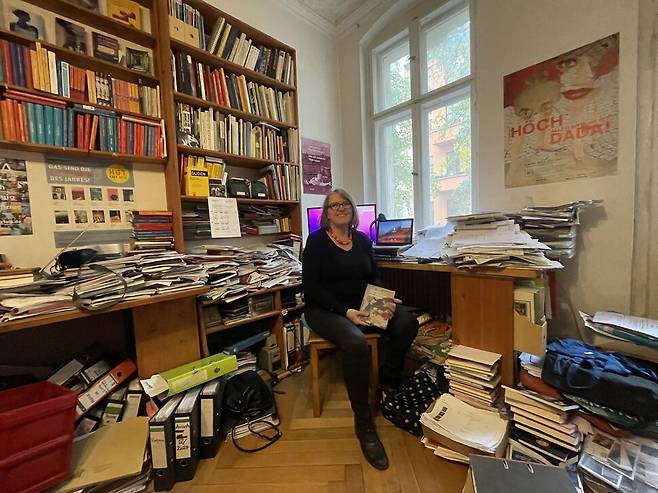 아비바 출판사의 설립자인 브리타 위르크스(60) 대표.