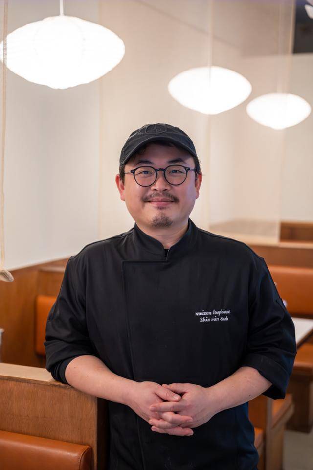 신민섭 셰프는 저녁엔 루블랑에서 프렌치 요리를 선보이고, 낮엔 백랑에서 일정한 컨디션의 국물을 뽑아내는 일상을 보내고 있다