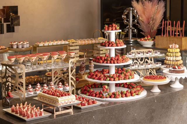 프리미엄 딸기 뷔페.  더블트리 바이 힐튼 서울 판교 제공