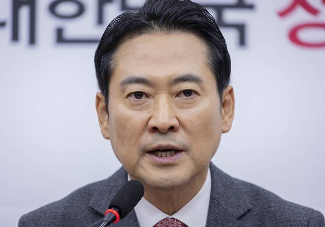 국민의힘 장동혁 대표가 2일 국회에서 기자간담회에서 2026년 지방선거 공천에 대한 원칙을 말하고 있다.&nbsp; &nbsp; 연합뉴스