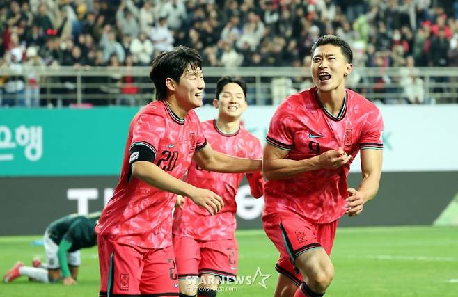 조규성이 지난해 11월  대전월드컵경기장에서 열린  대한민국축구대표팀과 볼리비아(FIFA 랭킹 76위)와의 친선경기에서 후반전 골을 성공시킨후 세상을 다 가진듯 자축하고 있다. /사진=강영조 선임기자