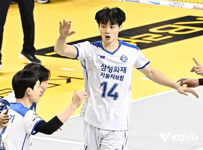 파이팅 외치는 삼성화재의 이우진  [한국배구연맹 제공. 재판매 및 DB 금지]