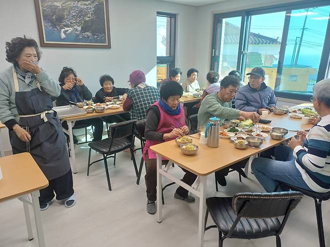 석리 '공동체 밥상' [김영기 석리 경로회장 제공.재판매 및 DB 금지]