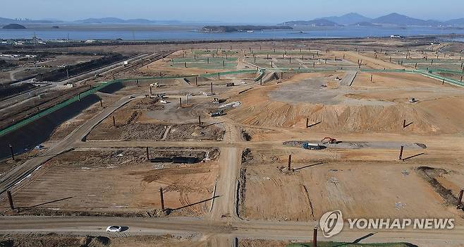 한산한 수도권매립지 (인천=연합뉴스) 임순석 기자 = 수도권 생활폐기물 직매립 금지가 본격적으로 시행된 2일 오전 인천 서구 수도권매립지가 한산하다. 2026.1.2 soonseok02@yna.co.kr