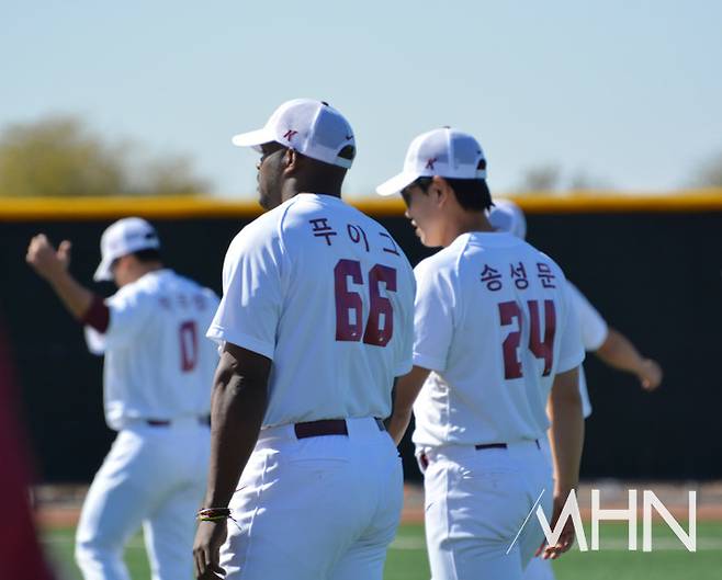 (KBO 시절의 송성문)