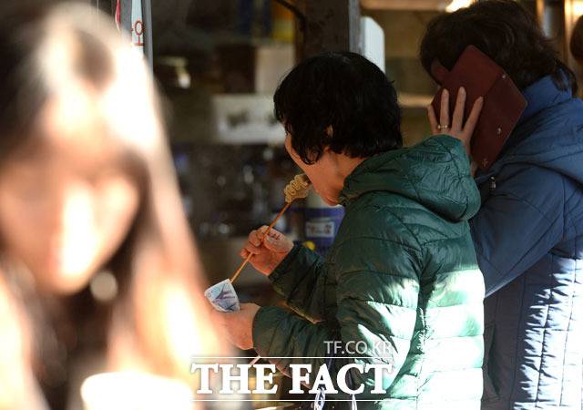 자영업자들은 연말연시 특수도 옛말이라고 입을 모았다. 요즘엔 되레 손실이 나는 상황이라고도 했다. 새해에도 고물가 시대를 맞아 어려움을 겪고 있는 자영업자들은 한목소리로 하루빨리 물가가 안정됐으면 한다는 바람을 전했다. /더팩트 DB