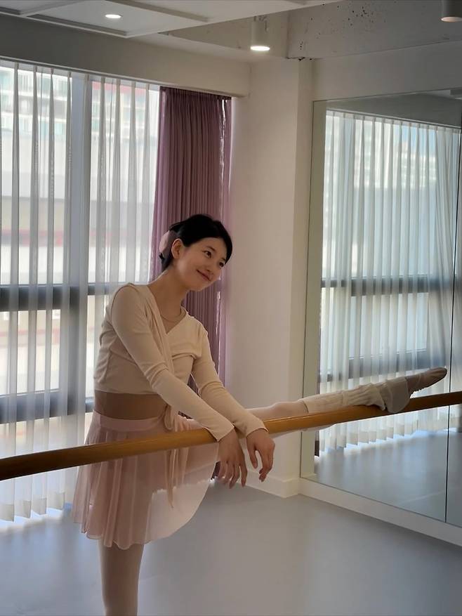 발레하는 가수 겸 배우 수지. /SNS