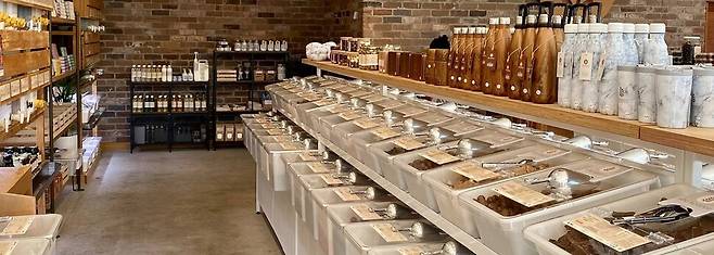 원하는 만큼만 적당한 양을 구매하는 리필 문화가 호주인들에게는 익숙하다. 리필숍·벌크숍 ‘더 소스 벌크 푸드’ 매장. ‘더 소스 벌크 푸드’ 누리집