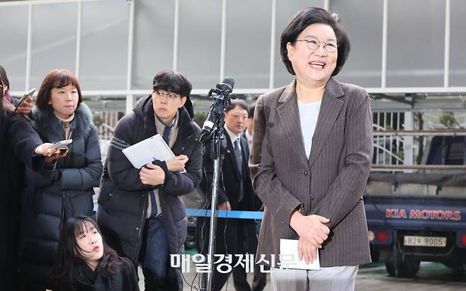 이혜훈 기획예산처 장관 후보자가 29일 서울 중구 예금보험공사에 마련된 인사청문회 준비 사무실로 들어서며 입장을 밝히고 있다. 2025.12.29 [이승환기자]