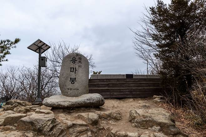 용마산 용마봉 표지석 / 사진 =  서울관광재단